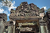 Preah Khan - fronton bas-reliefs of the inner temple.